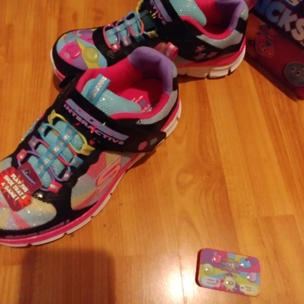 NIB Size 3 - Skechers Gamekicks 2